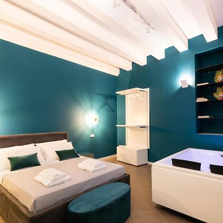 פלרמו Carlo Suite Apartments Con Vasca Idromassaggio מראה חיצוני תמונה